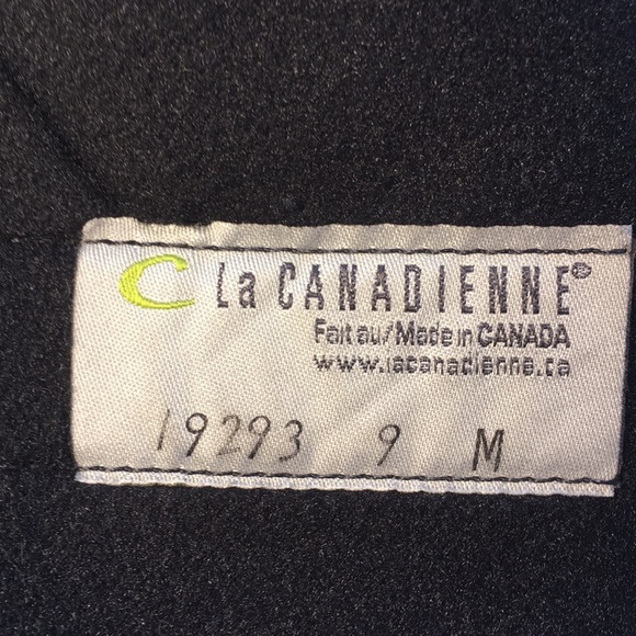 La Canadienne waterproof boots with button. - Picture 3 of 3